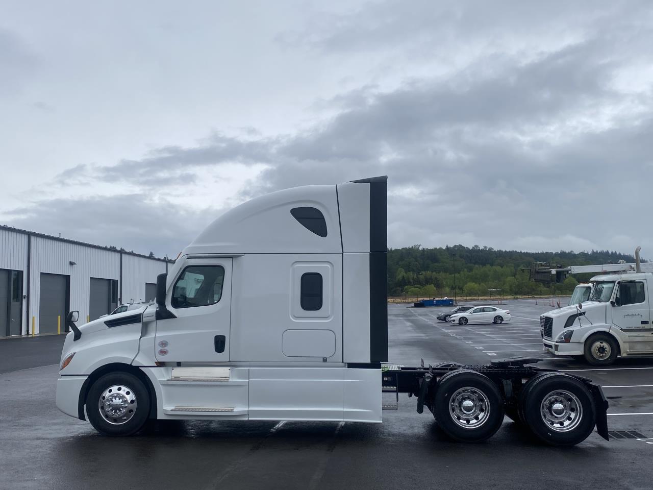 2027 Freightliner Cascadia in Albany, OR — photo 3