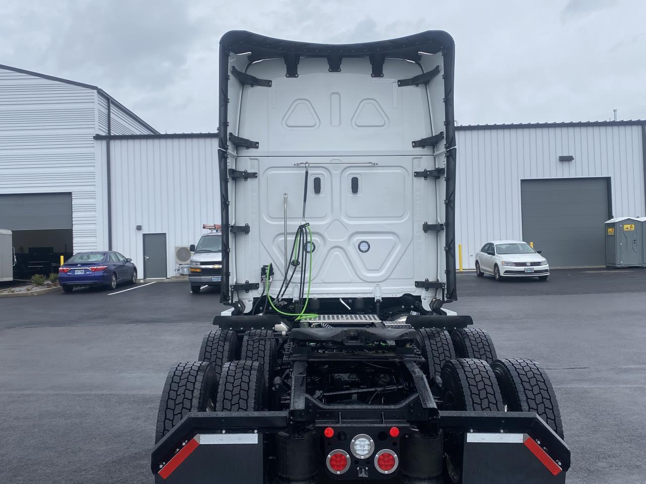 2027 Freightliner Cascadia in Albany, OR — photo 5