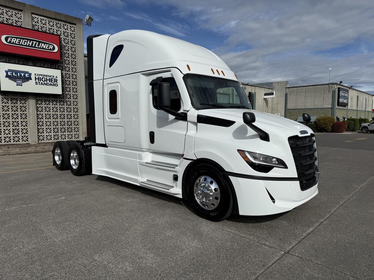 2027 Freightliner in Medford, OR — photo 3
