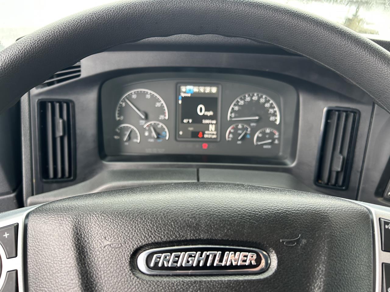 2027 Freightliner in Pacific, WA — photo 10