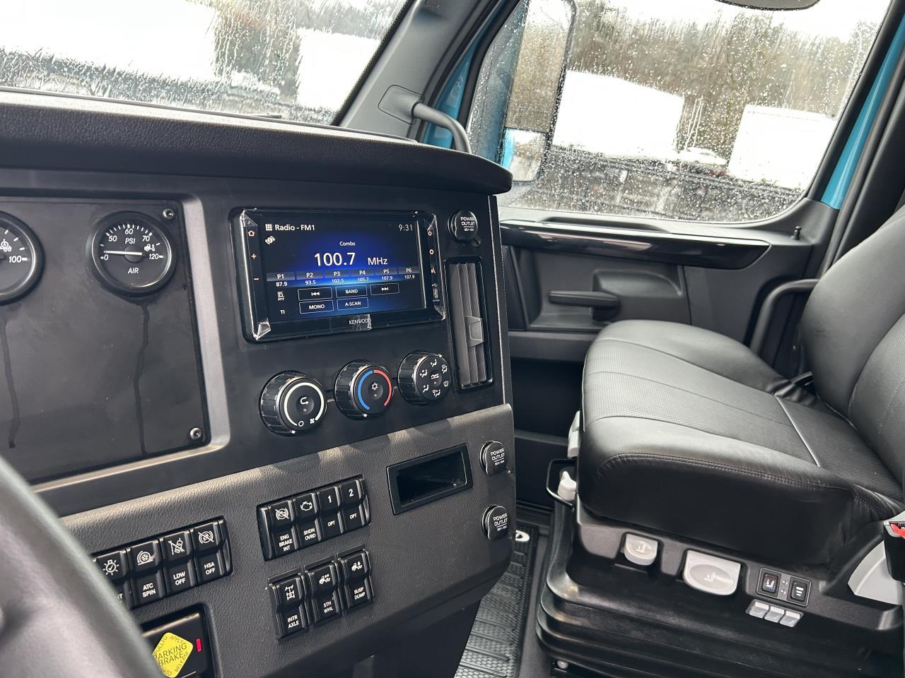 2027 Freightliner in Pacific, WA — photo 9