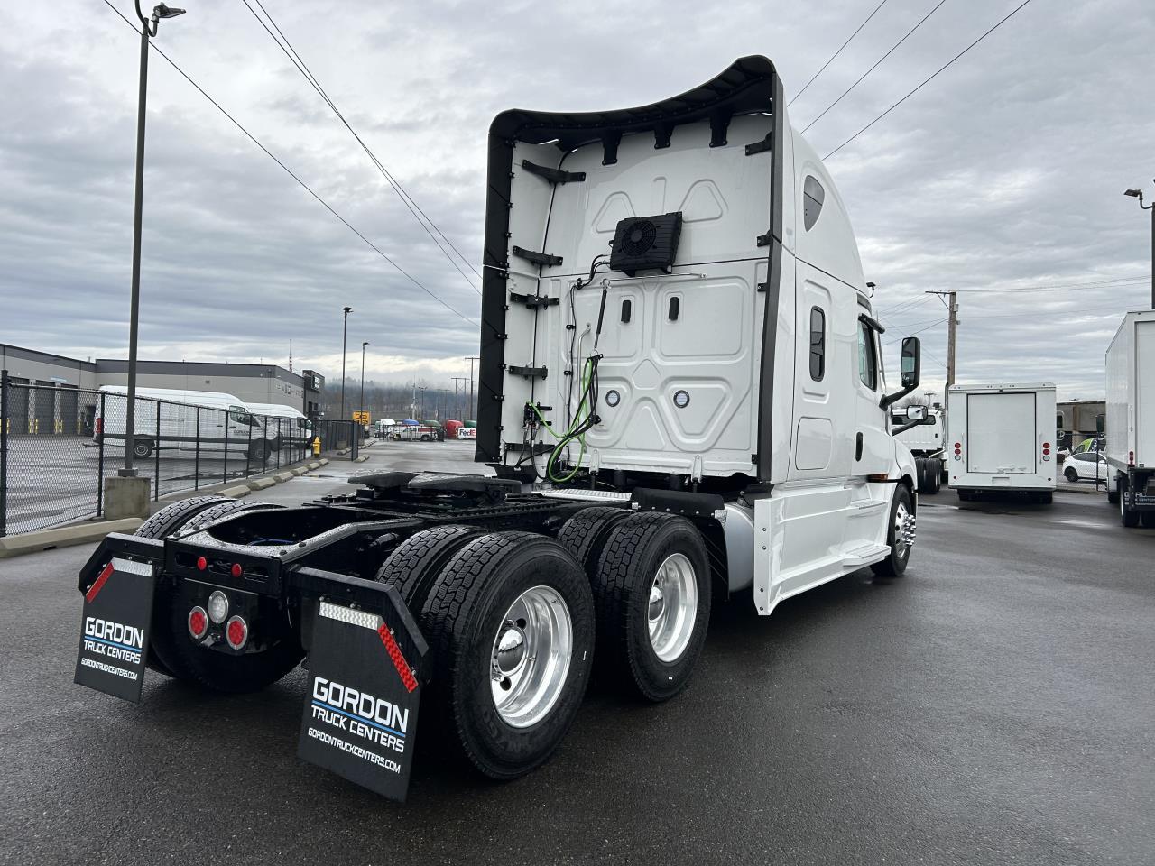 2027 Freightliner Cascadia in Mount Vernon, WA — photo 4