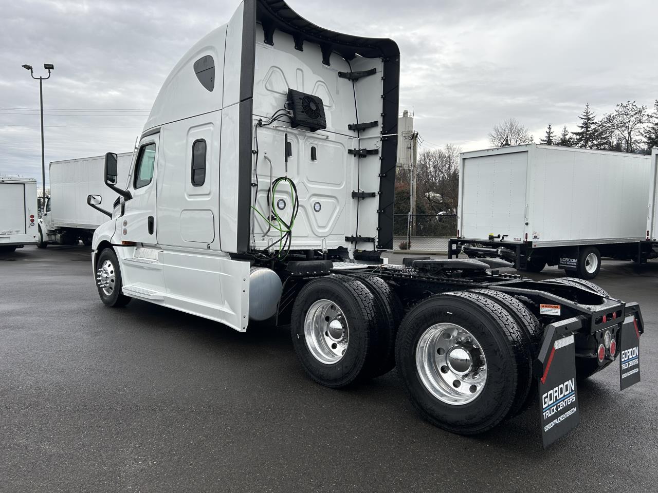 2027 Freightliner Cascadia in Albany, OR — photo 2