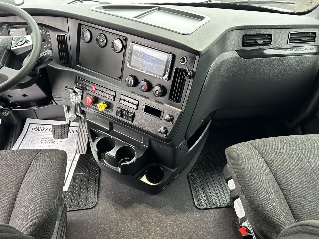 2027 Freightliner Cascadia in Albany, OR — photo 9