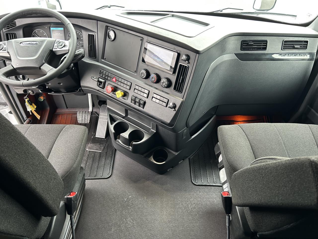 2027 Freightliner Cascadia in Pacific, WA — photo 11