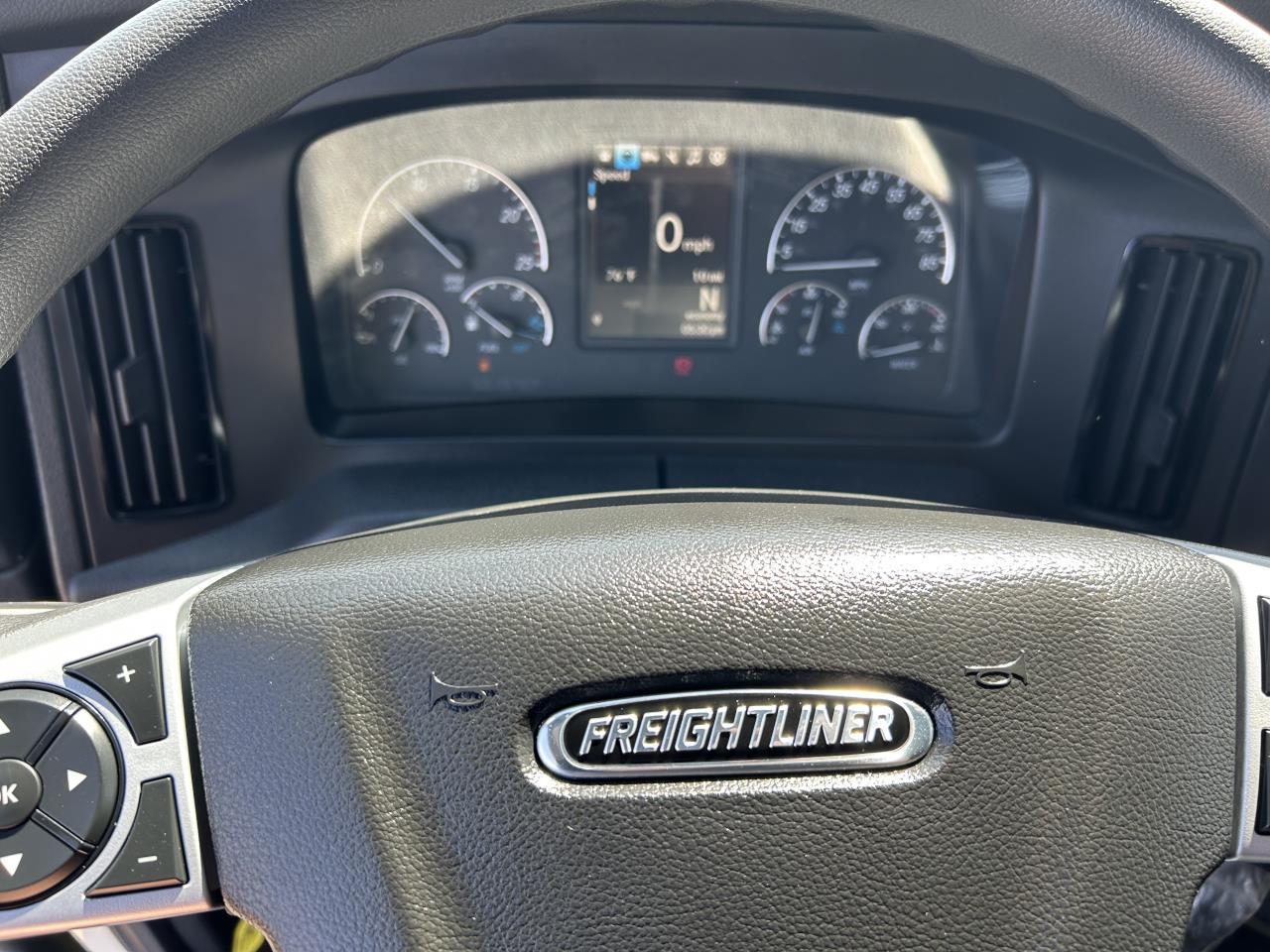 2027 Freightliner Cascadia in Pacific, WA — photo 11