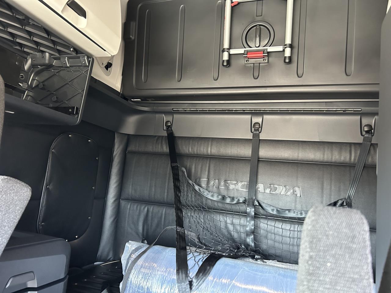 2027 Freightliner Cascadia in Pacific, WA — photo 9