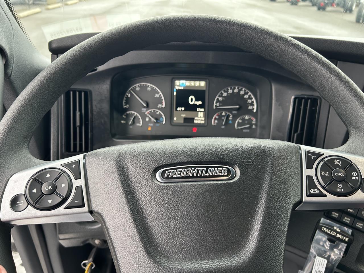 2027 Freightliner Cascadia in Mount Vernon, WA — photo 10