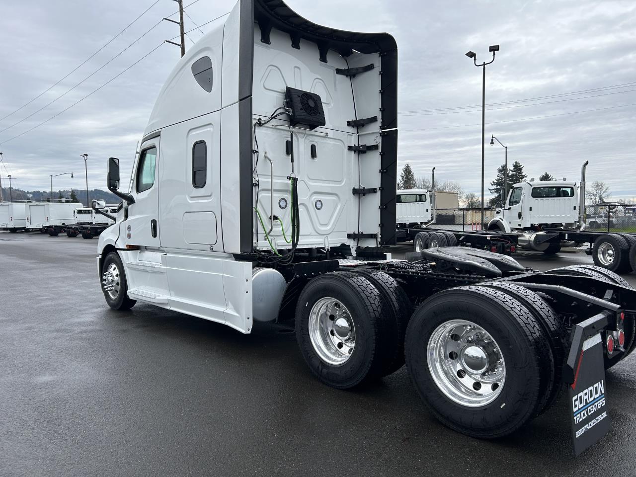2027 Freightliner Cascadia in Mount Vernon, WA — photo 2