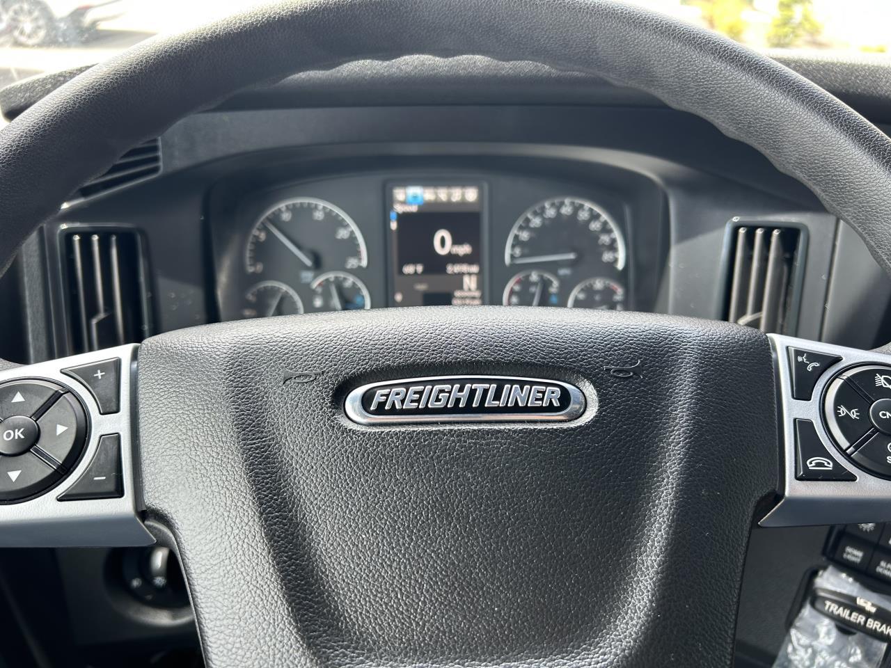 2027 Freightliner Cascadia in Pacific, WA — photo 11