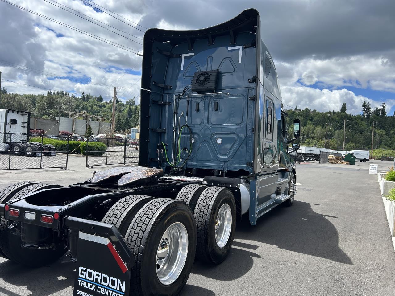 2027 Freightliner Cascadia in Pacific, WA — photo 5