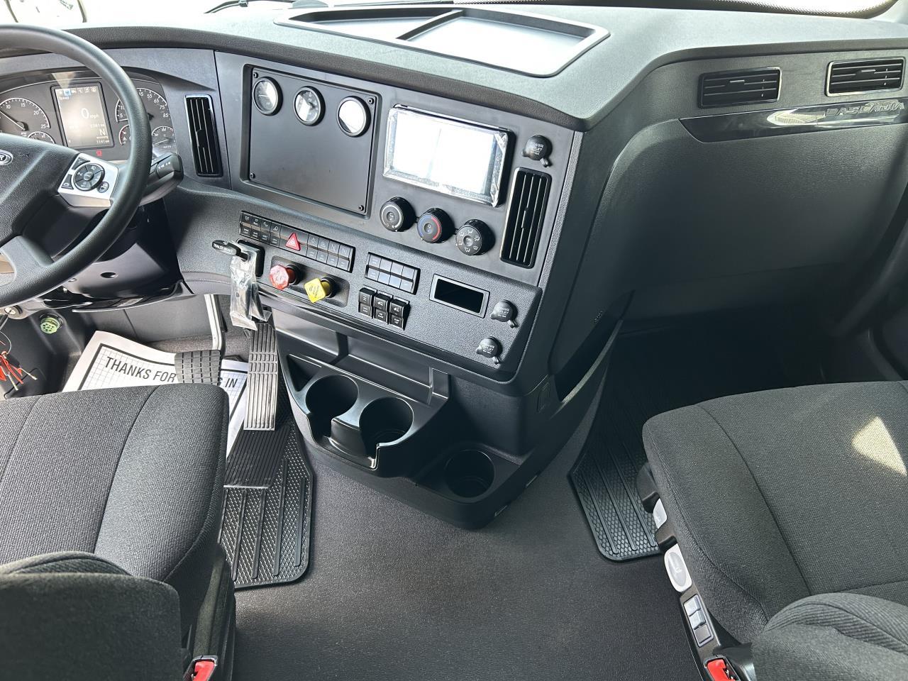 2027 Freightliner Cascadia in Pacific, WA — photo 9