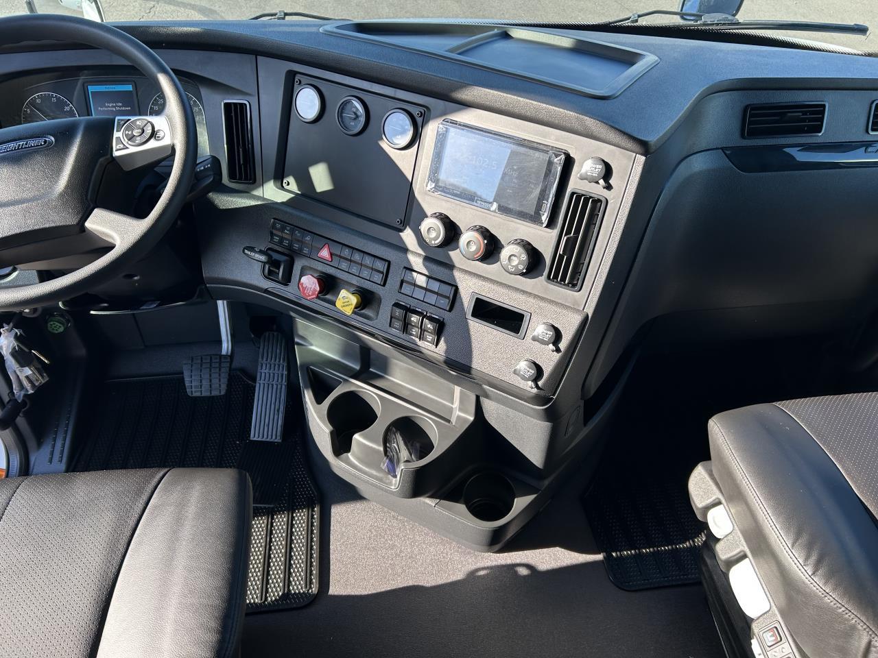 2027 Freightliner Cascadia in Pacific, WA — photo 9