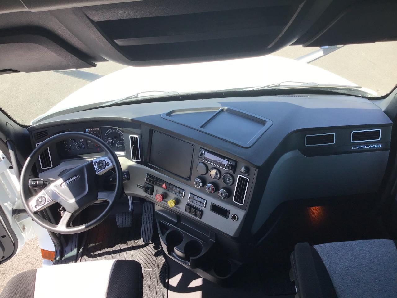 2024 Freightliner Cascadia in Pacific, WA — photo 10