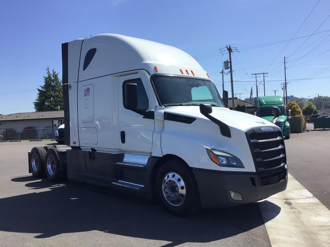2022 Freightliner Cascadia in Pacific, WA — photo 3