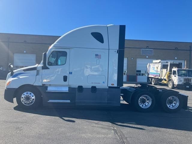 2022 Freightliner Cascadia in Spokane, WA — photo 4