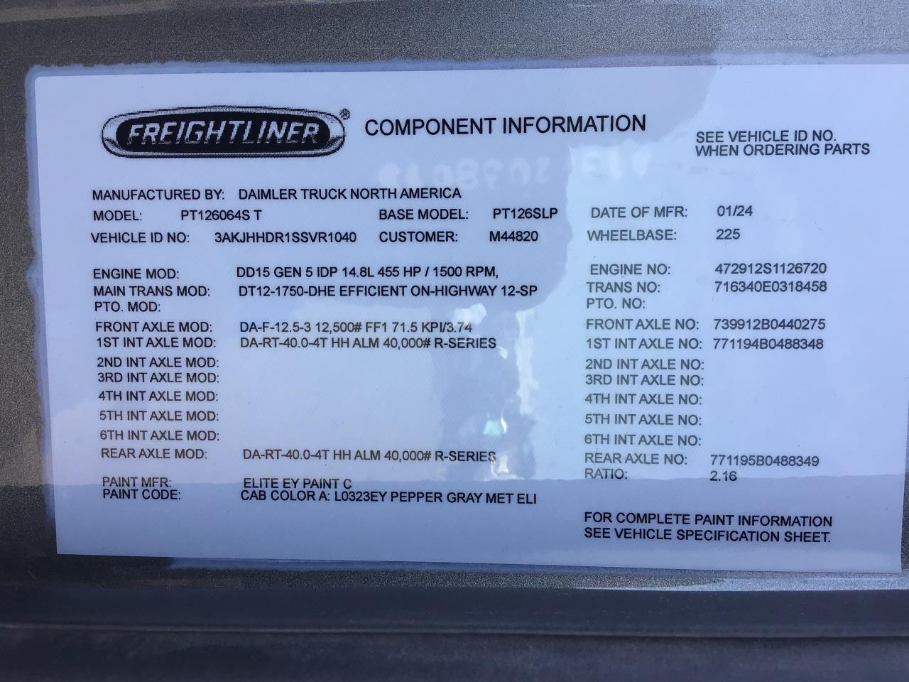 2025 Freightliner Cascadia in Pacific, WA — photo 12