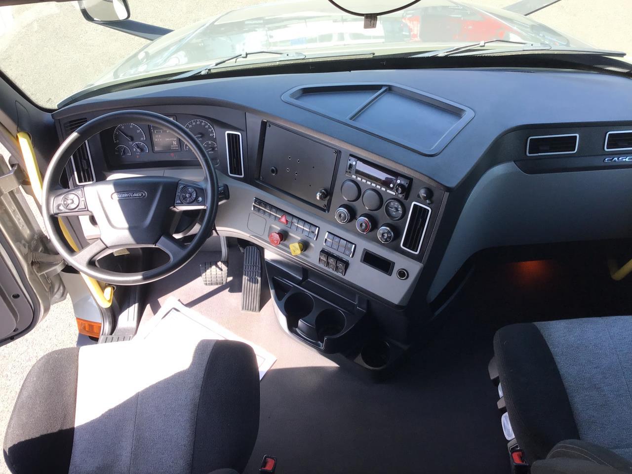 2025 Freightliner Cascadia in Pacific, WA — photo 8