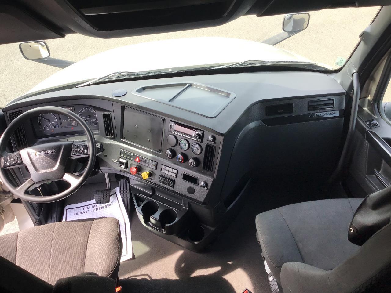2024 Freightliner Cascadia in Pacific, WA — photo 10