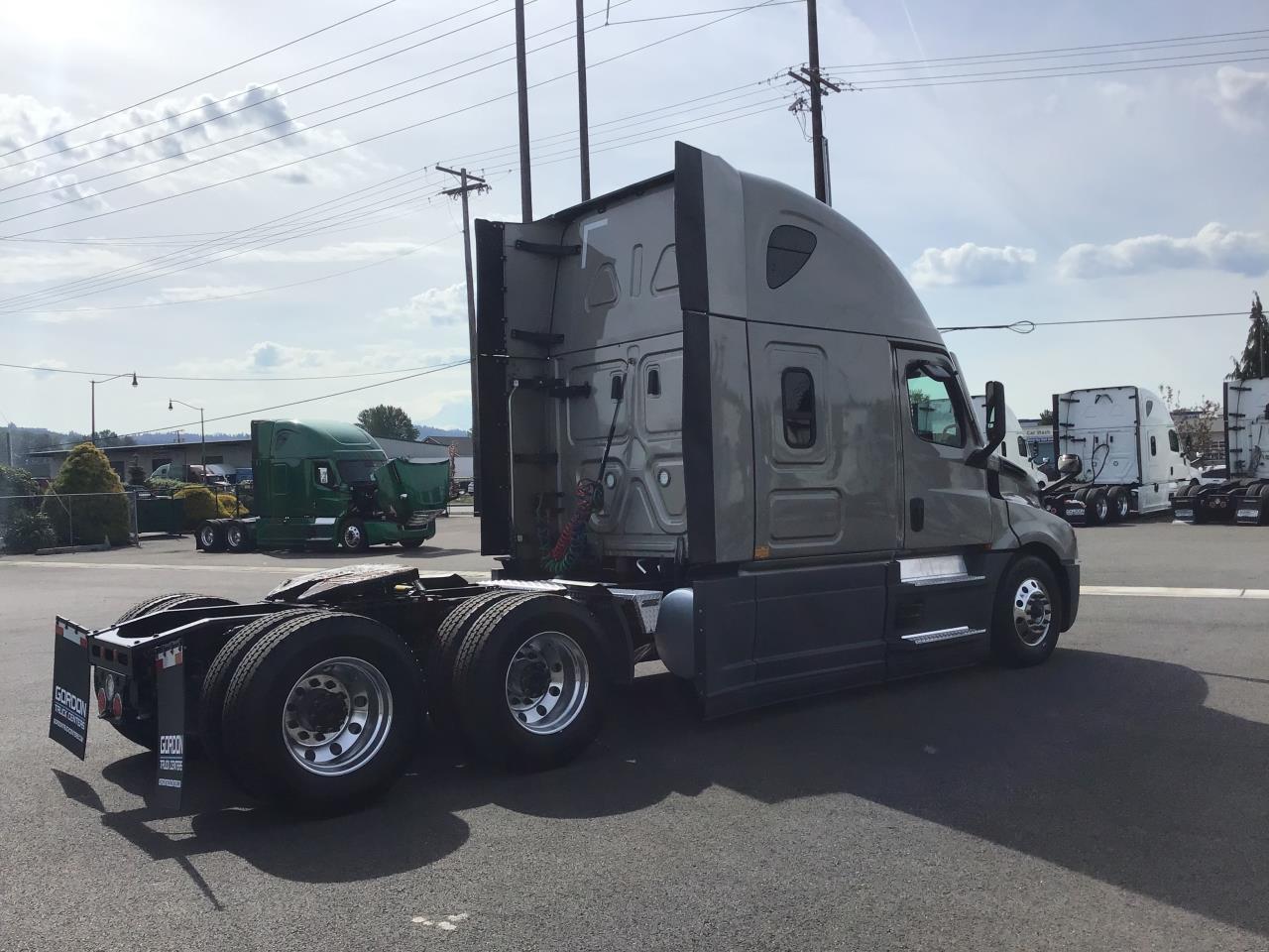 2024 Freightliner Cascadia in Pacific, WA — photo 2