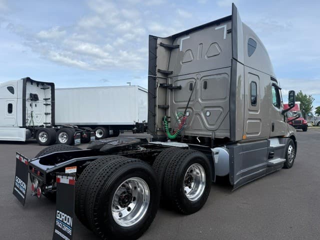 2024 Freightliner Cascadia in Ridgefield, WA — photo 11