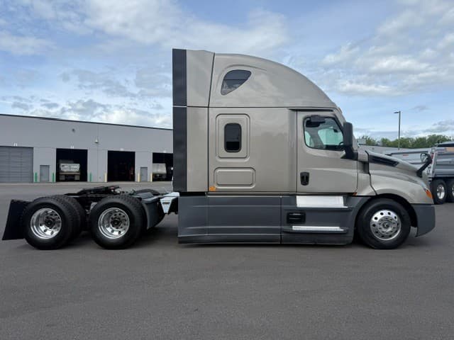 2024 Freightliner Cascadia in Ridgefield, WA — photo 4