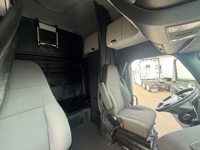 2024 Freightliner Cascadia in Ridgefield, WA — photo 5