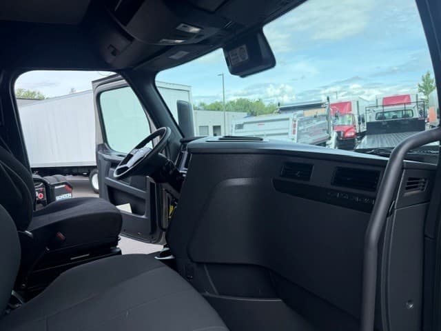 2024 Freightliner Cascadia in Ridgefield, WA — photo 9