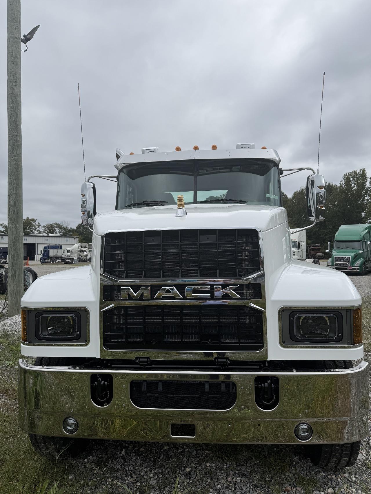 2027 Mack Pinnacle in Chesapeake, VA — photo 2