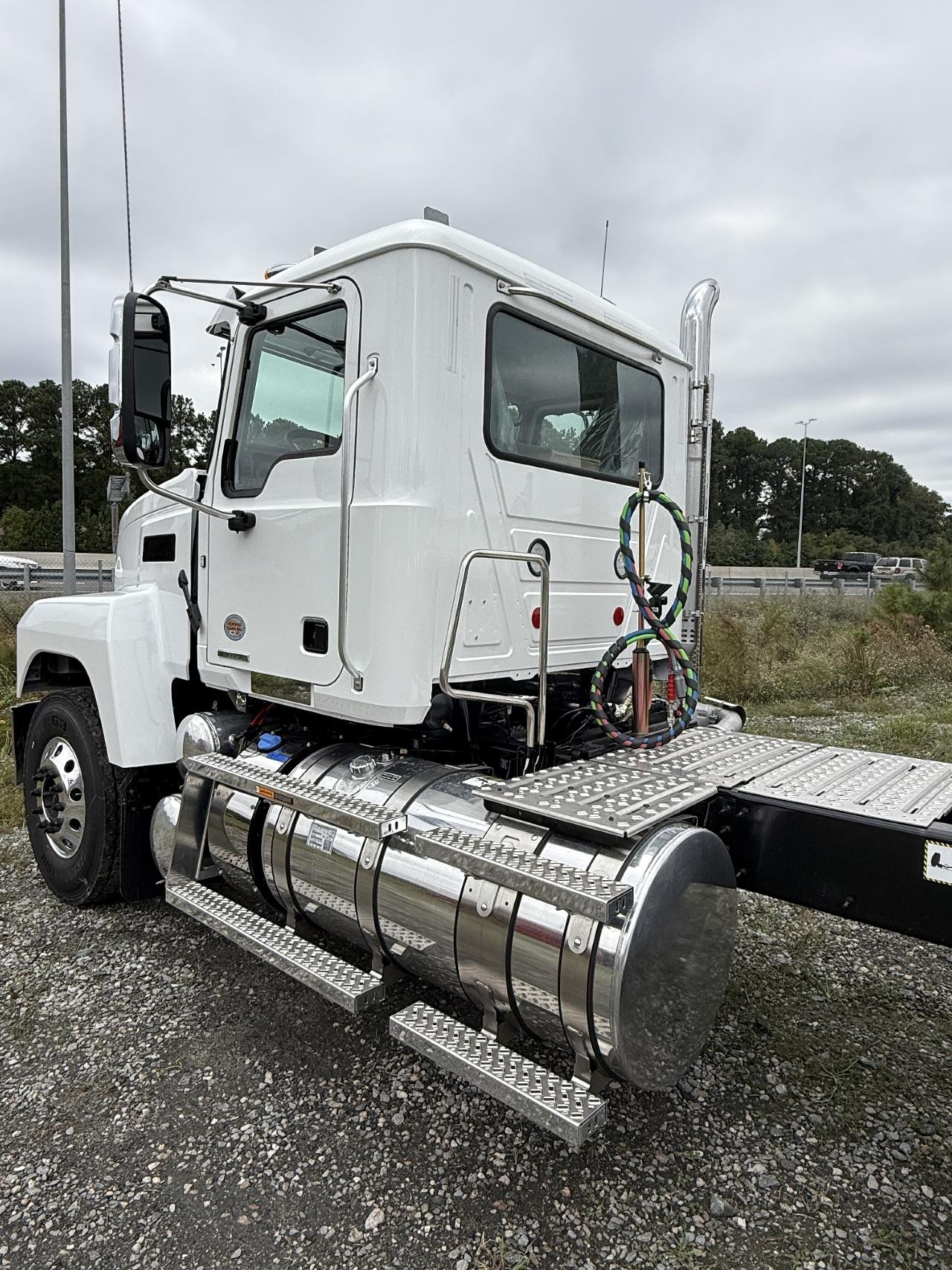2027 Mack Pinnacle in Chesapeake, VA — photo 8