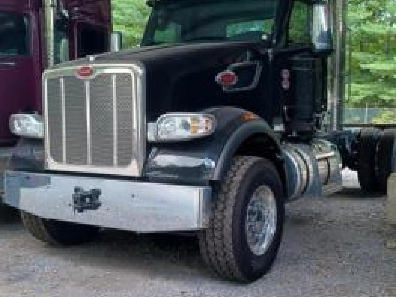 2025 567 Cab Chassis Truck