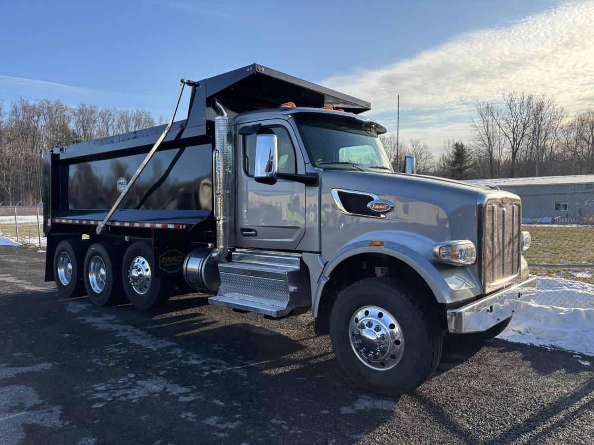 2025 567 Cab Chassis Truck