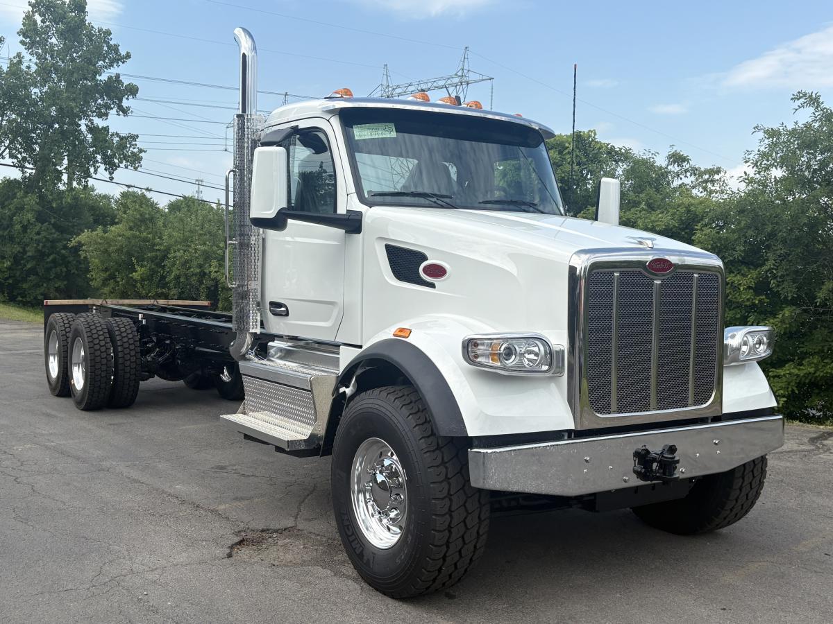 2026 567 Cab Chassis Truck
