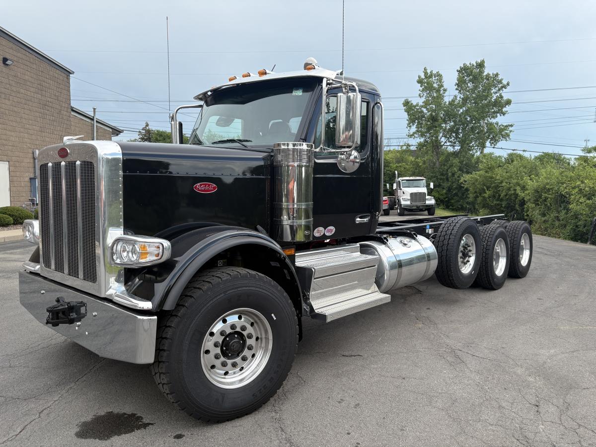 2026 589 Cab Chassis Truck