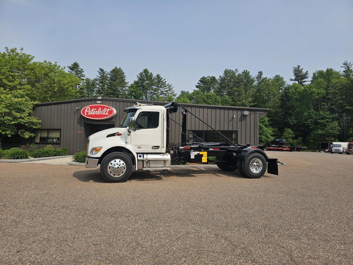2026 537 Hooklift Truck