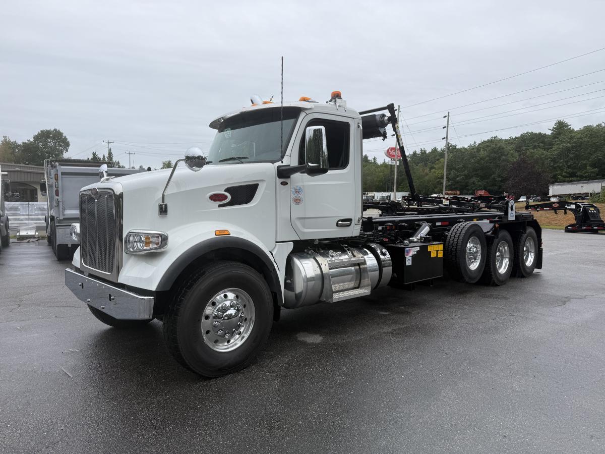 2025 567 Roll-Off Garbage Truck