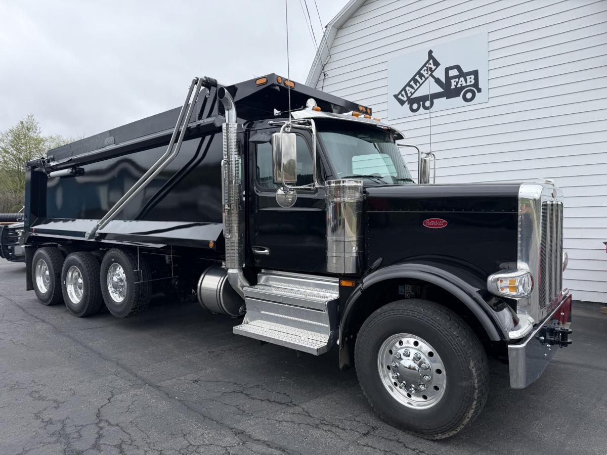 2026 589 Cab Chassis Truck