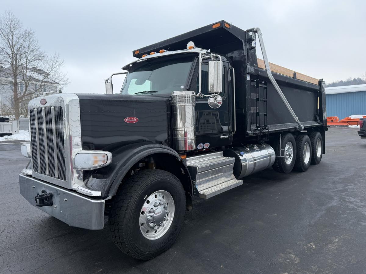 2026 589 Cab Chassis Truck