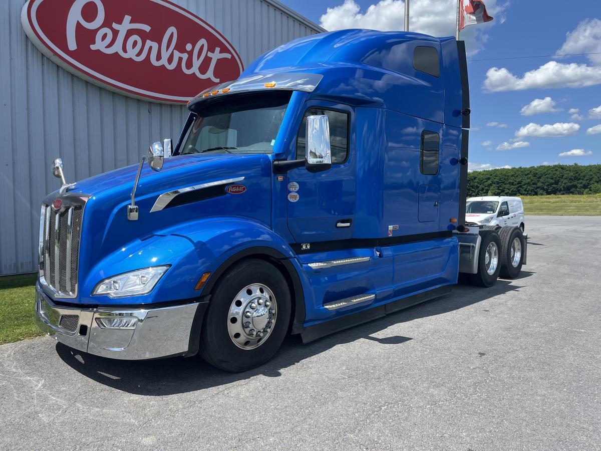 2025 579 Sleeper
