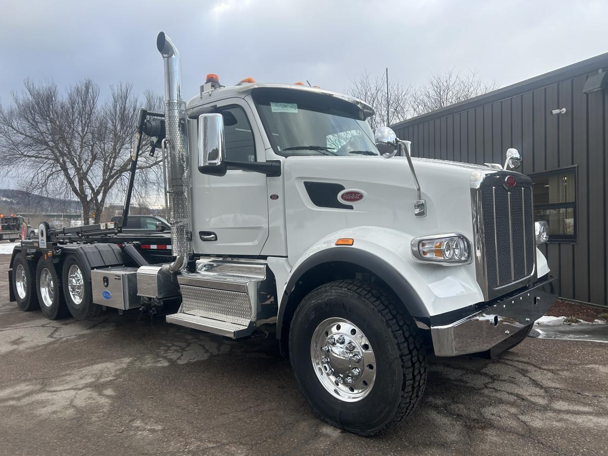 2026 567 Cab Chassis Truck