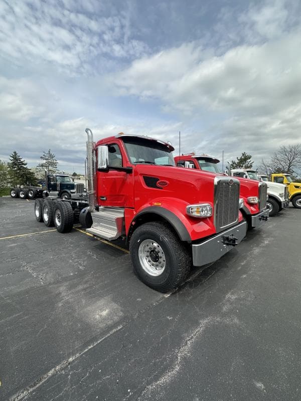 2025 567 Cab Chassis Truck