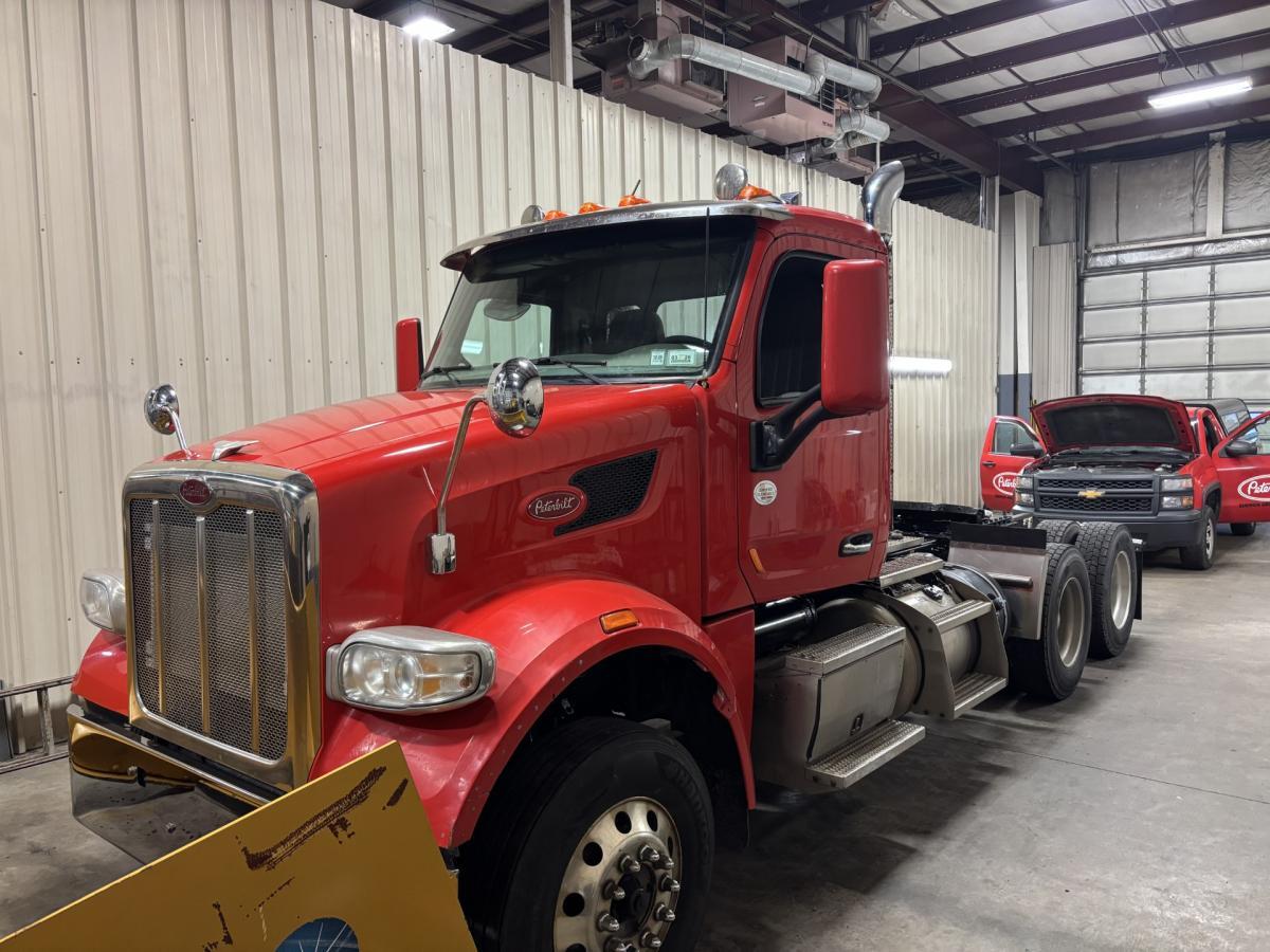 2019 567 Daycab