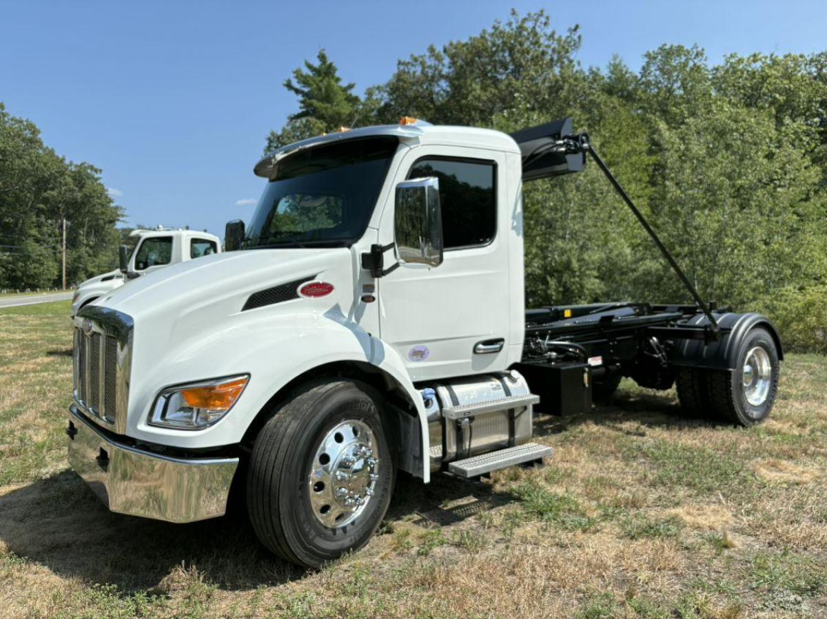 2025 536 Hooklift Truck