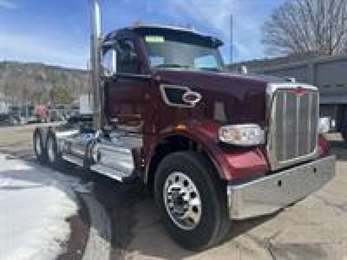 2027 567 Daycab