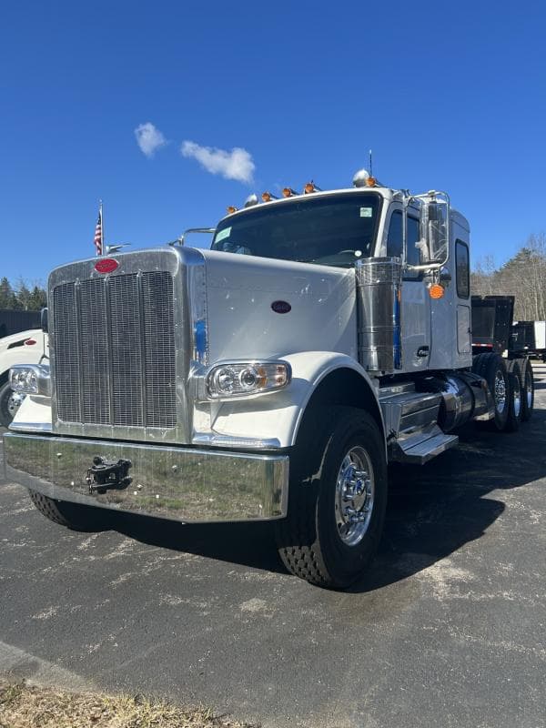 2027 589 4 AXLE Sleeper