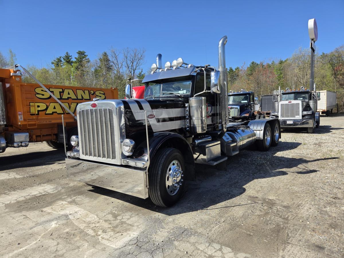 2023 389 Daycab
