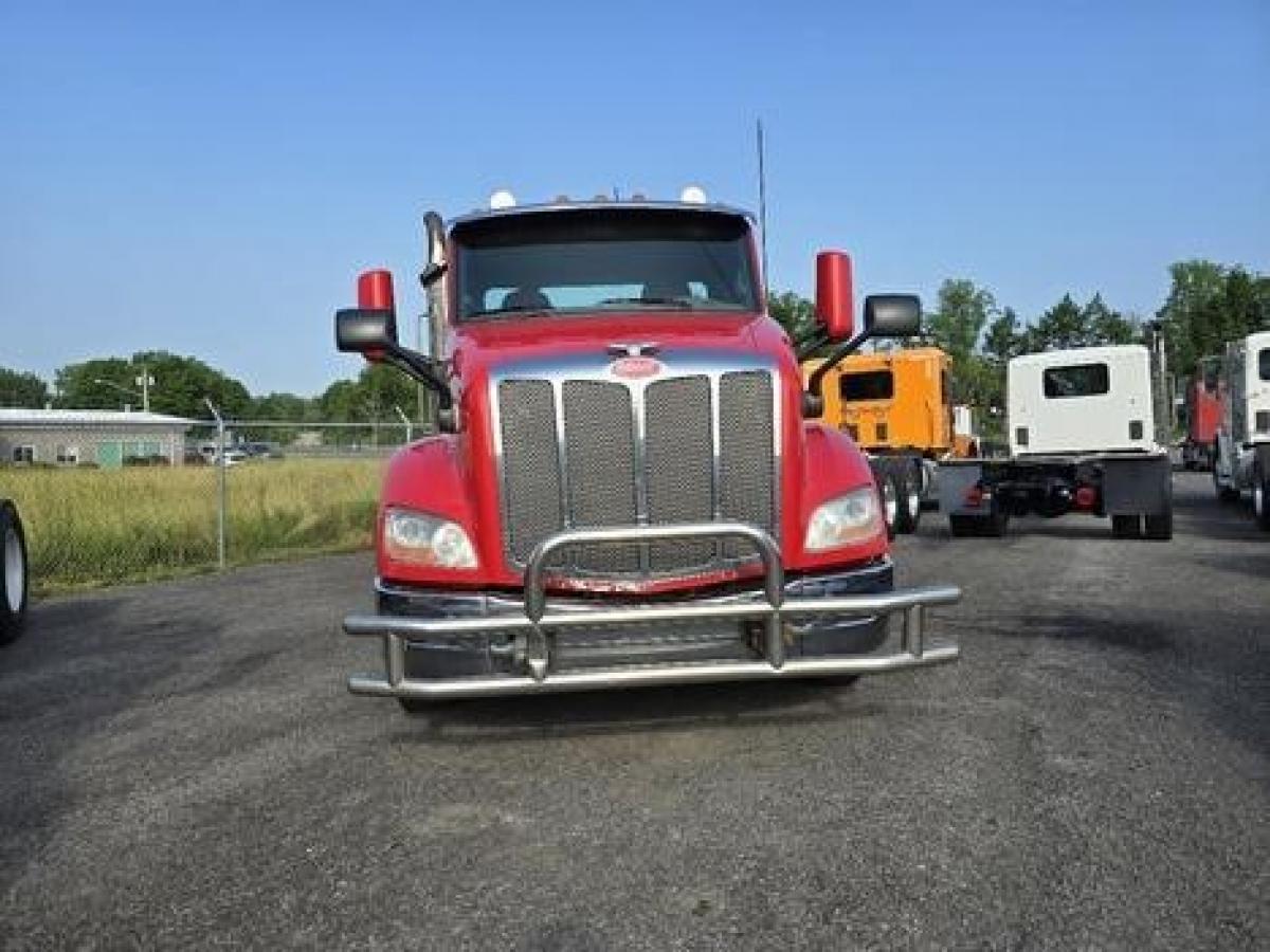 2016 579 Cab Chassis Truck