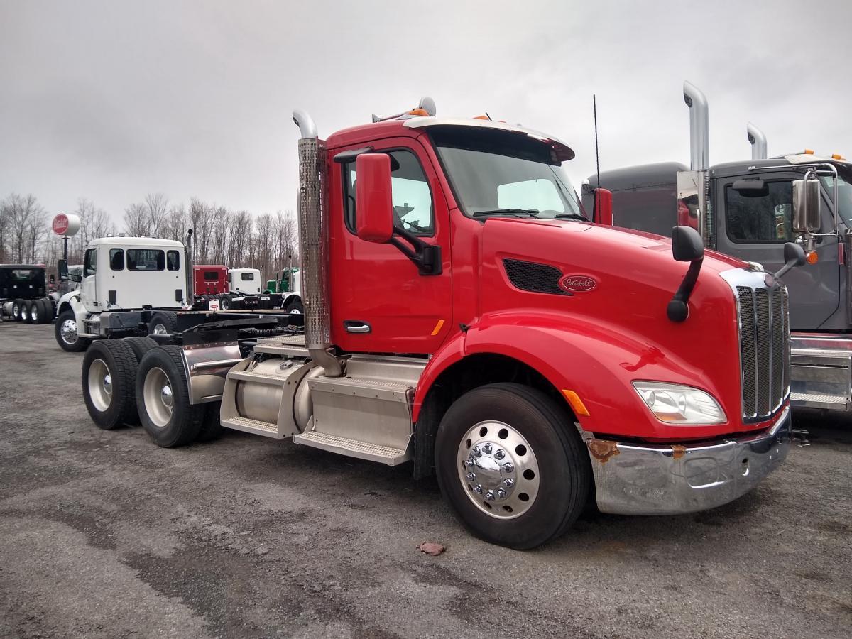 2016 579 Daycab