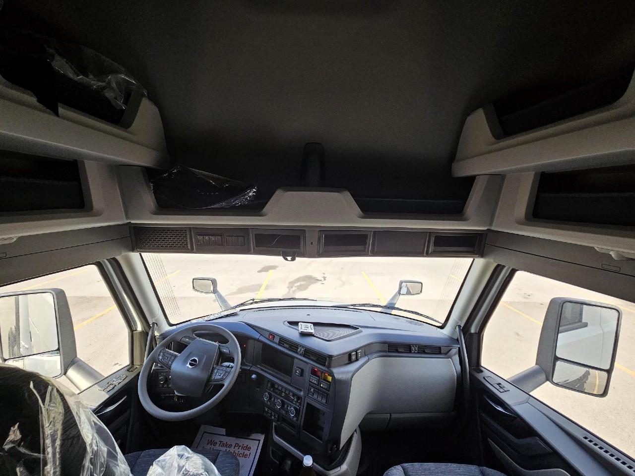 2026 Volvo VNL 860 in Altoona, PA — photo 11