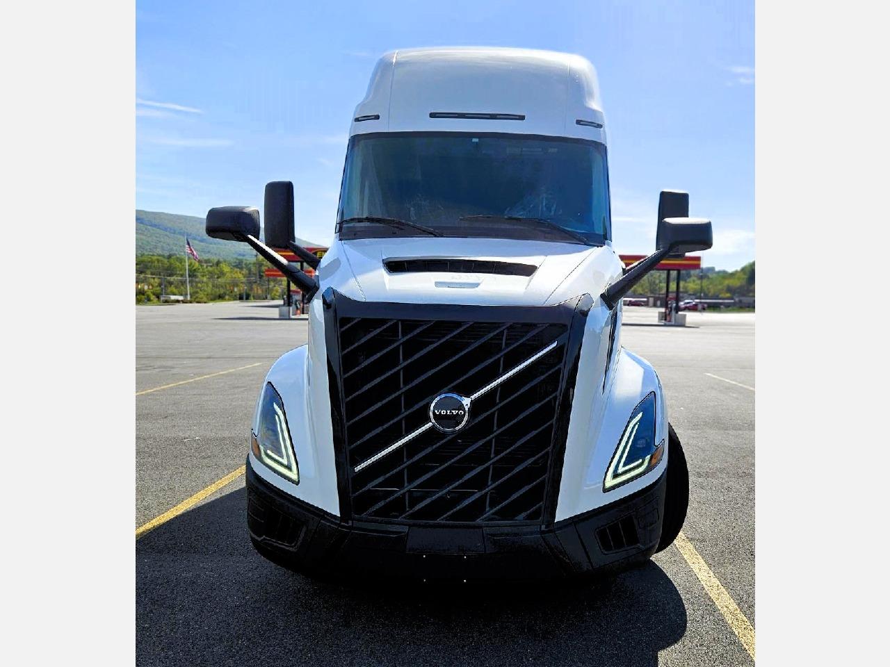 2026 Volvo VNL 860 in Altoona, PA — photo 2